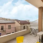 Terrazza Vista Mare, Posteggio, Arie Dir